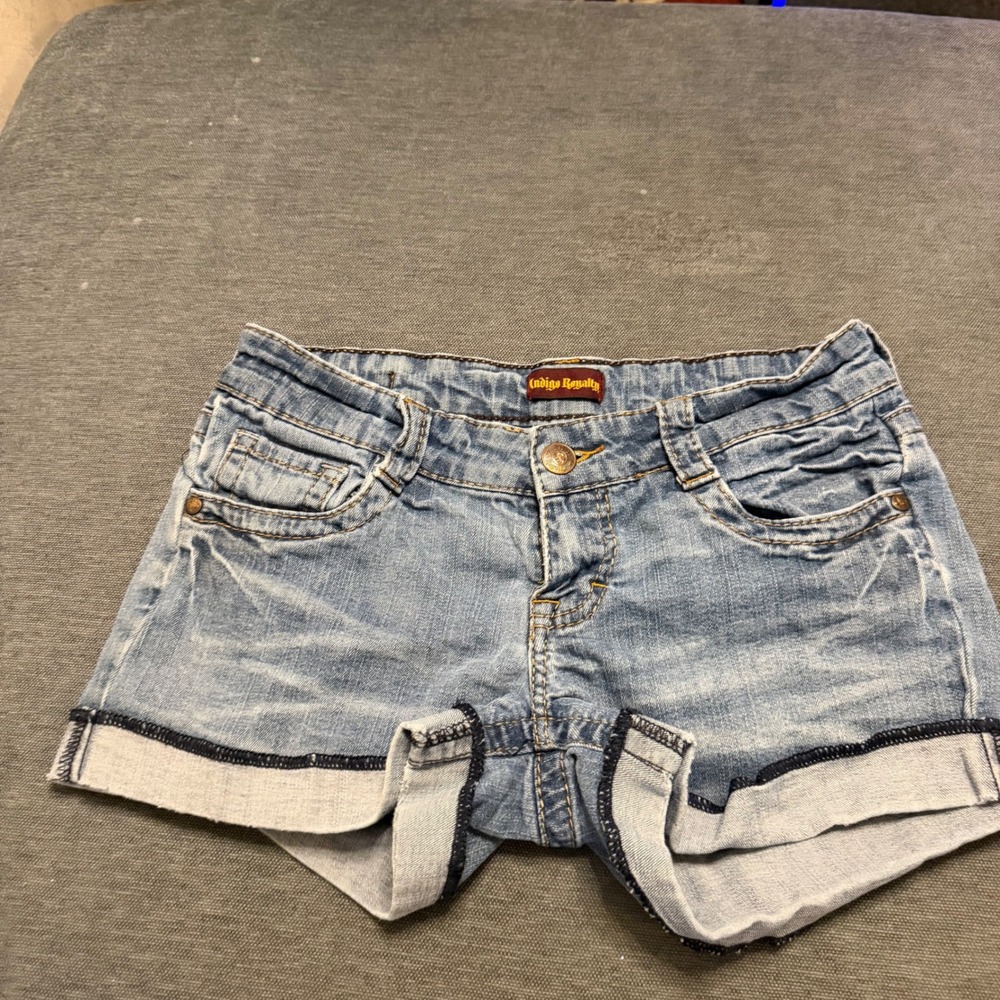 Indigo Royalty Womens Light Wash Denim Shorts Size 7 Embroidered Back Pockets